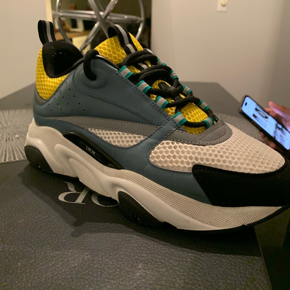 Dior B22